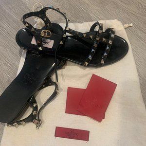 Valentino Garavani Rockstud Jelly Flat Gladiator Sandal, size 38